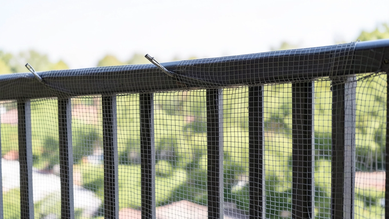 Bezinwazyjne osiatkowanie balkonu