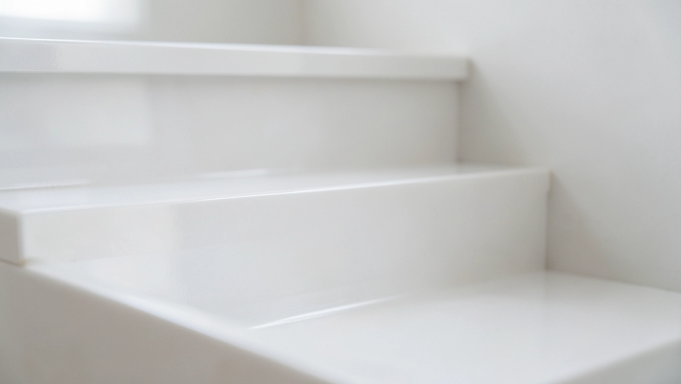 Białe schody z żywicy cena