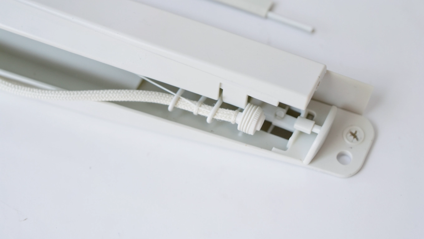 Jak założyć sznurek do rolety wewnętrznej