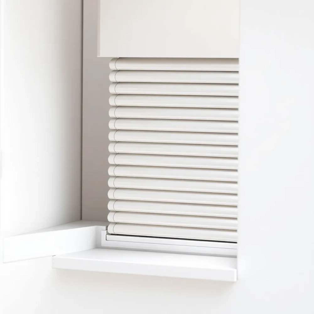 Montaż rolet zewnętrznych we wnęce okiennej