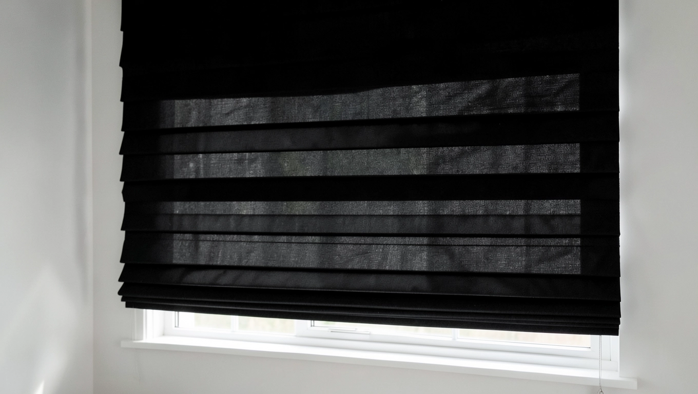 Roleta rzymska zaciemniająca do sypialni