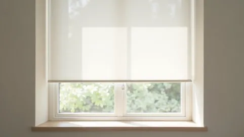 białe rolety wewnętrzne