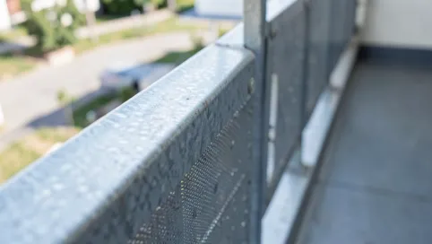 Blacha na balkon zamiast płytek