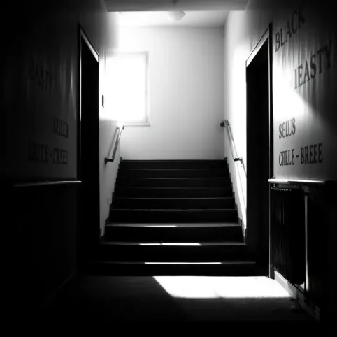 Co może stać na klatce schodowej