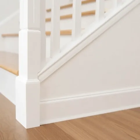 Cokół schodowy biały