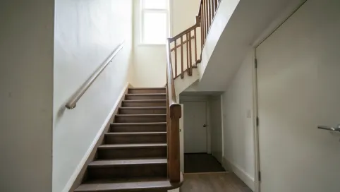 Czy Klatkę schodowa wlicza się do powierzchni użytkowej