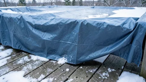 Czym przykryć drewniany taras na zimę