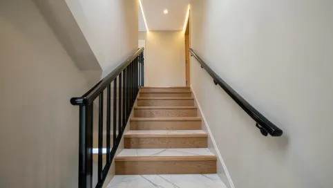 Czym wykończyć klatkę schodową