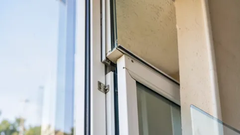 Drzwi balkonowe nie domykają się u góry