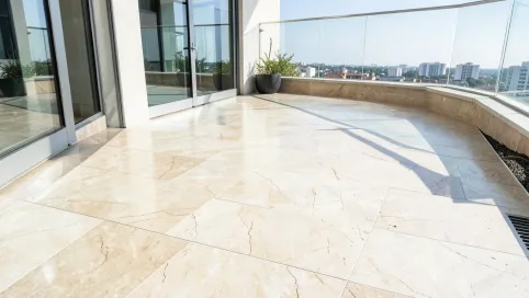 Duże płytki na balkon