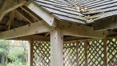 Ile kosztuje postawienie altanki drewnianej