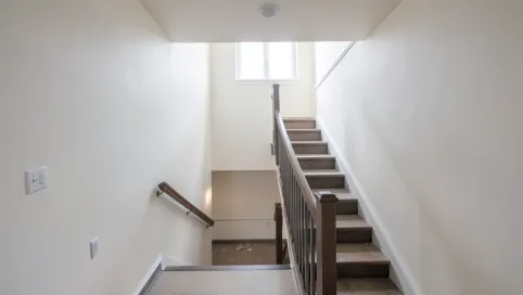 Jak obliczyć powierzchnię klatki schodowej do malowania