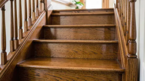 Jak odnowić schody drewniane