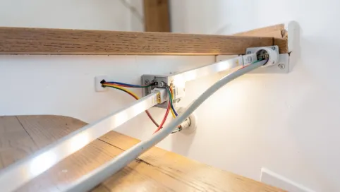 Jak podłączyć oświetlenie schodowe z czujnikiem ruchu