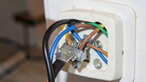 Jak podłączyć włącznik schodowy dotykowy