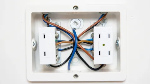 Jak podłączyć włącznik schodowy krzyżowy