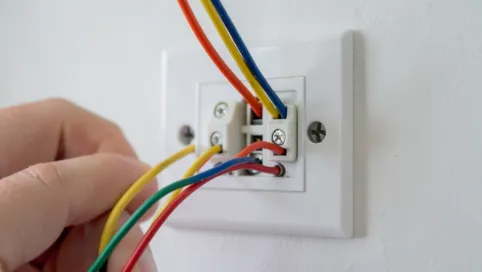 Jak podłączyć włącznik schodowy OSPEL