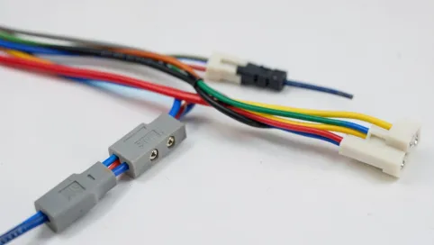 Jak podłączyć włącznik schodowy podwójny z pojedynczym