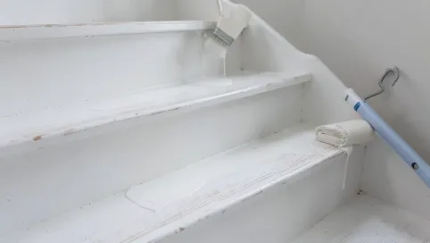 Jak pomalować schody drewniane na biało