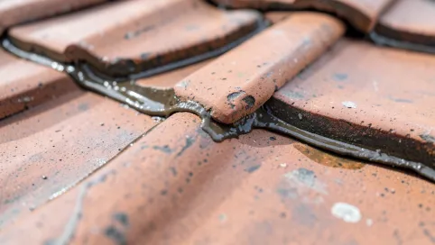 Jak uszczelnić dach z dachówki