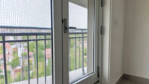 Jak zabezpieczyć drzwi balkonowe przed kotem