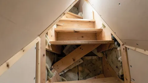 Jak zabudować schody na strych
