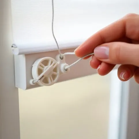 Jak założyć sznurek do rolety dzień noc