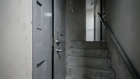 Jak zamknąć klatkę schodową