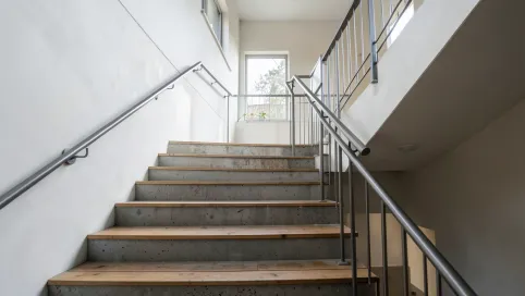 Jak złagodzić strome schody