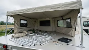 Jak zrobić zadaszenie przyczepy kempingowej