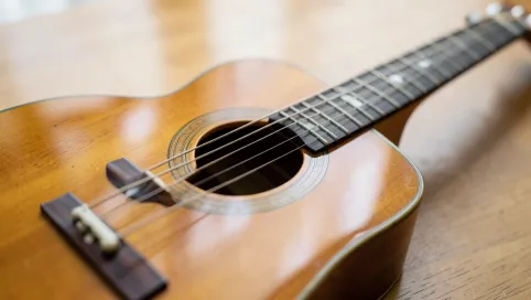 Jaka gitara akustyczna na początek