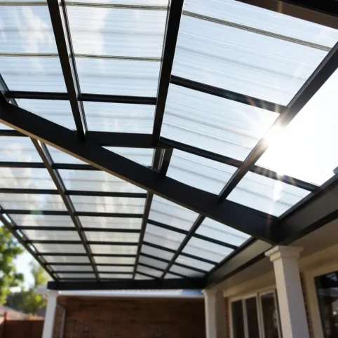 Jaka grubość poliwęglanu komorowego na zadaszenie tarasu