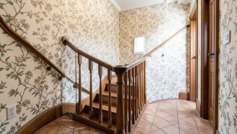Jaka tapeta na klatkę schodową