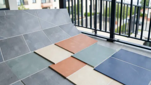 Jaki kolor płytek na balkon