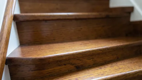 Jaki lakier do schodów dębowych