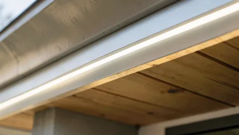 Jakie oświetlenie w podbitce dachowej