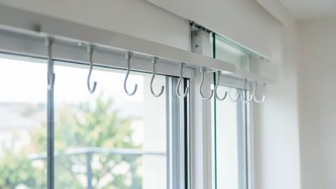 Karnisz na drzwi balkonowe