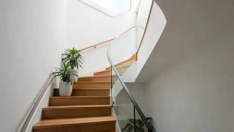 Klatka schodowa w domu jednorodzinnym inspiracje