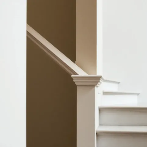 Listwy na ścianę przy schodach