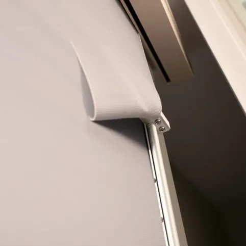 Montaż rolety dzień noc z prowadnicami