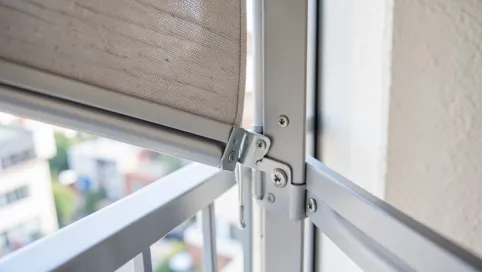 Montaż rolety na balkonie