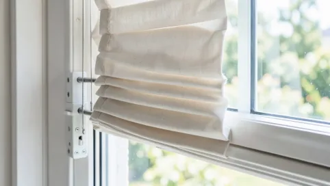 Montaż rolety rzymskiej do okna