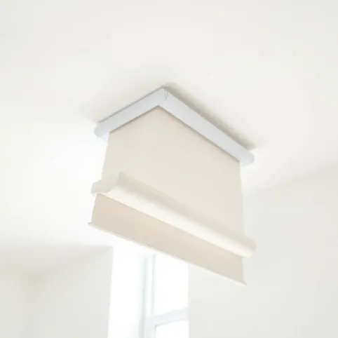 Montaż rolety rzymskiej do sufitu