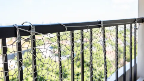 Montaż siatki na balkon