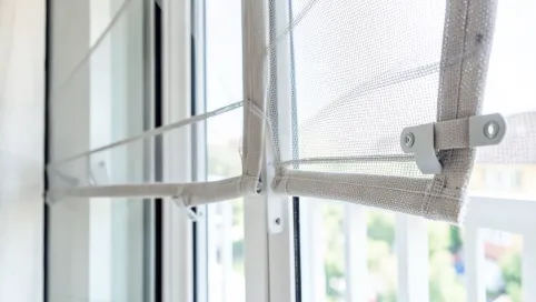 Moskitiera przesuwna na drzwi balkonowe montaż