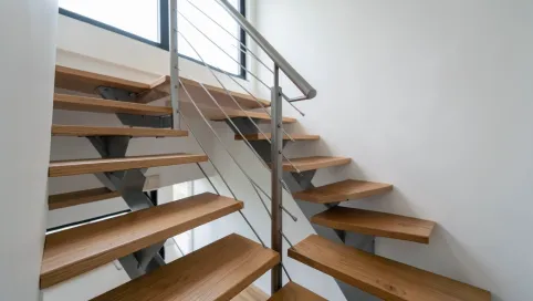Nowoczesne schody drewniane wewnętrzne