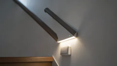 Oprawa schodowa z czujnikiem ruchu i zmierzchu 230V