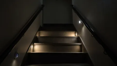 Oświetlenie klatki schodowej z czujnikiem ruchu