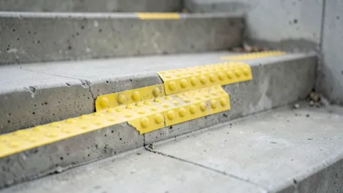 Oznaczenie schodów dla niewidomych