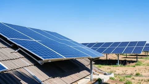 Panele na dachu czy na gruncie